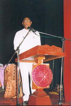 2003.01 04 - Akta Patra Pradanaya ( credential ceremony) at citi hall in Kurunegala about The C15.jpg